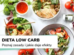 Kolorowe miski z sałatkami, grillowanym kurczakiem i łososiem. Tekst: "Dieta low carb co to". Zdrowe jedzenie.